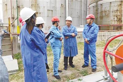 行动期间天津市生态环境局服务组到天津石化了解油气治理装置运行情况